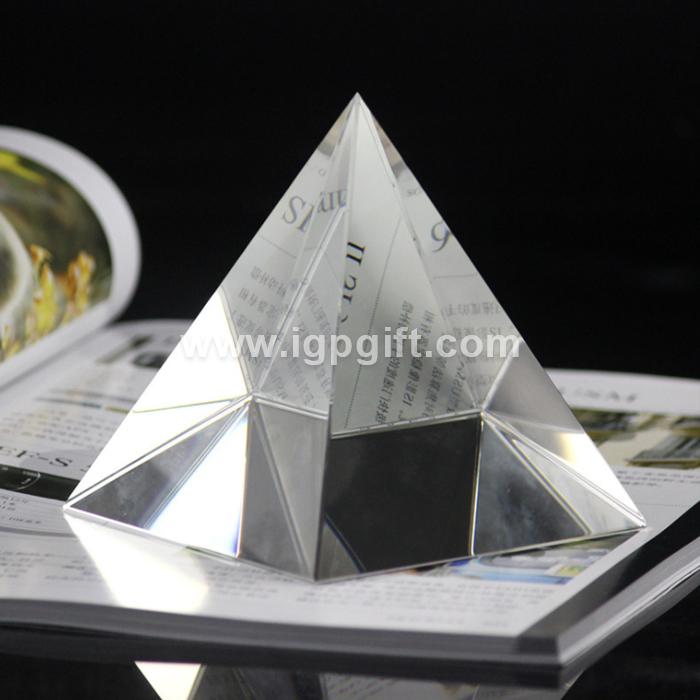 IGP(Innovative Gift & Premium)|金字塔状水晶摆件