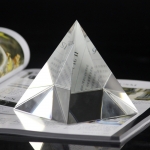 金字塔状水晶摆件
