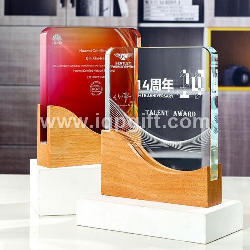 IGP(Innovative Gift & Premium) | Wave pattern side solid wood base crystal trophy