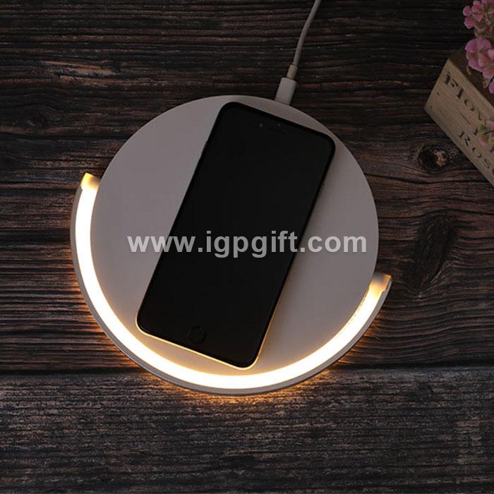 IGP(Innovative Gift & Premium) | Small Wireless Charging Table Lamp