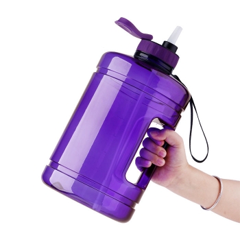 High-capacity outdoor sports bottle